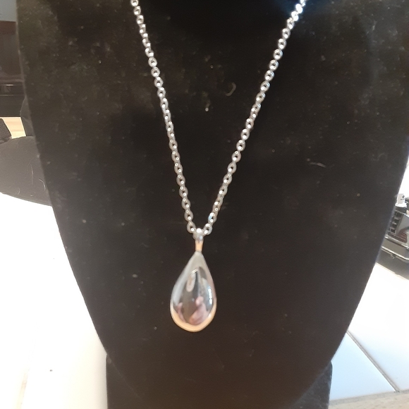 Silver Urn Cremation Memorial Pendant Necklace - Picture 2 of 3